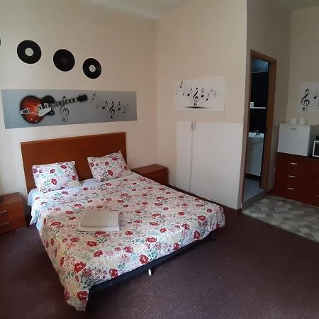 Old Town Friendly And Lovely Apartment Bukarest Kültér fotó